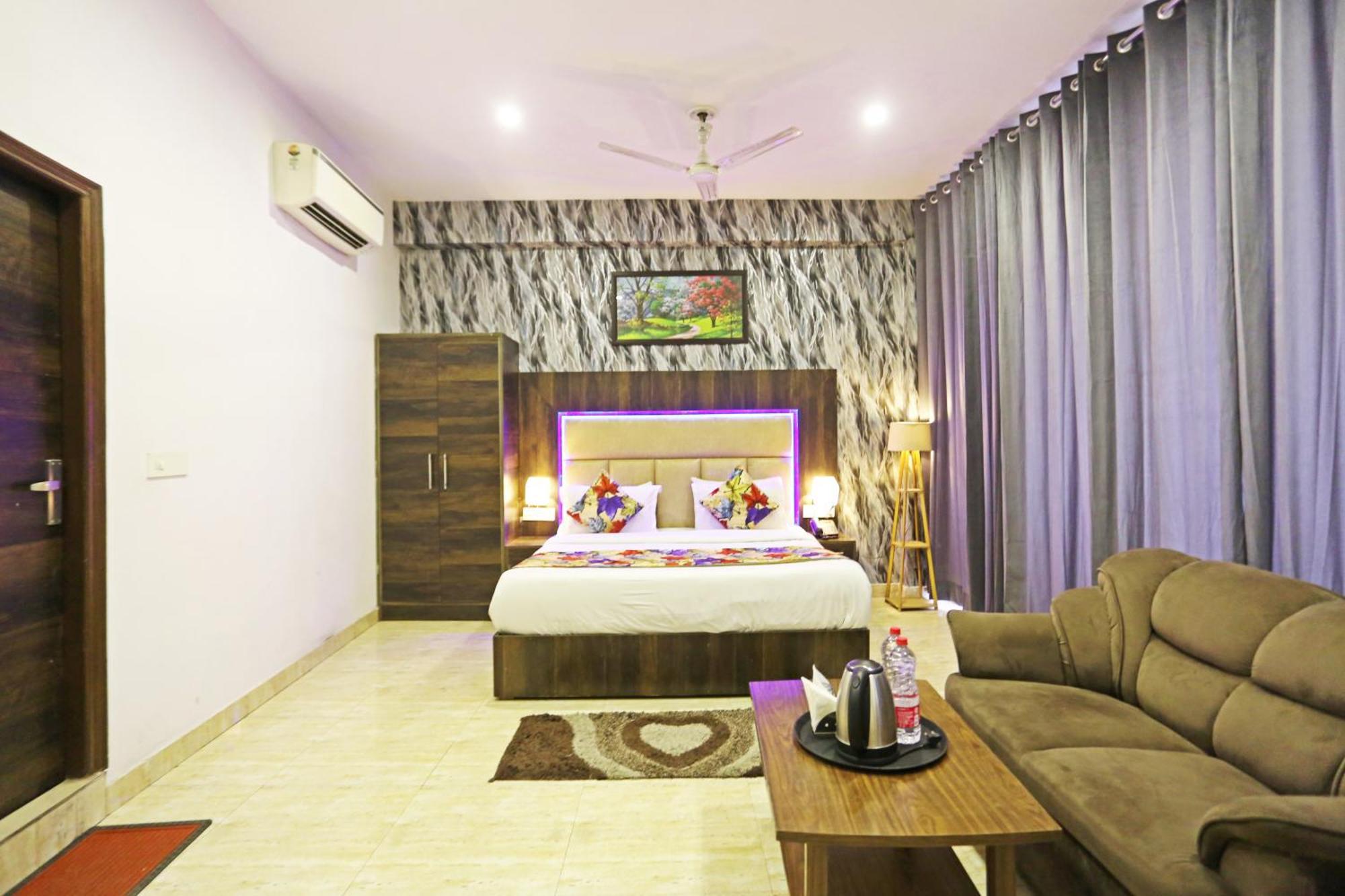 Hotel The Kiara Near Delhi Airport New Delhi Bagian luar foto