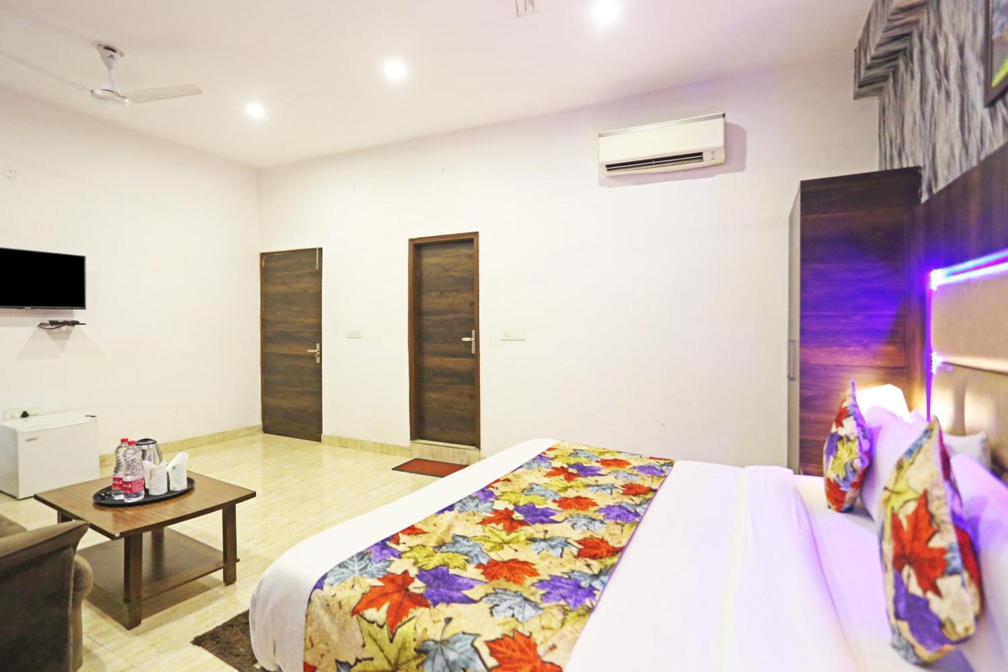 Hotel The Kiara Near Delhi Airport New Delhi Bagian luar foto
