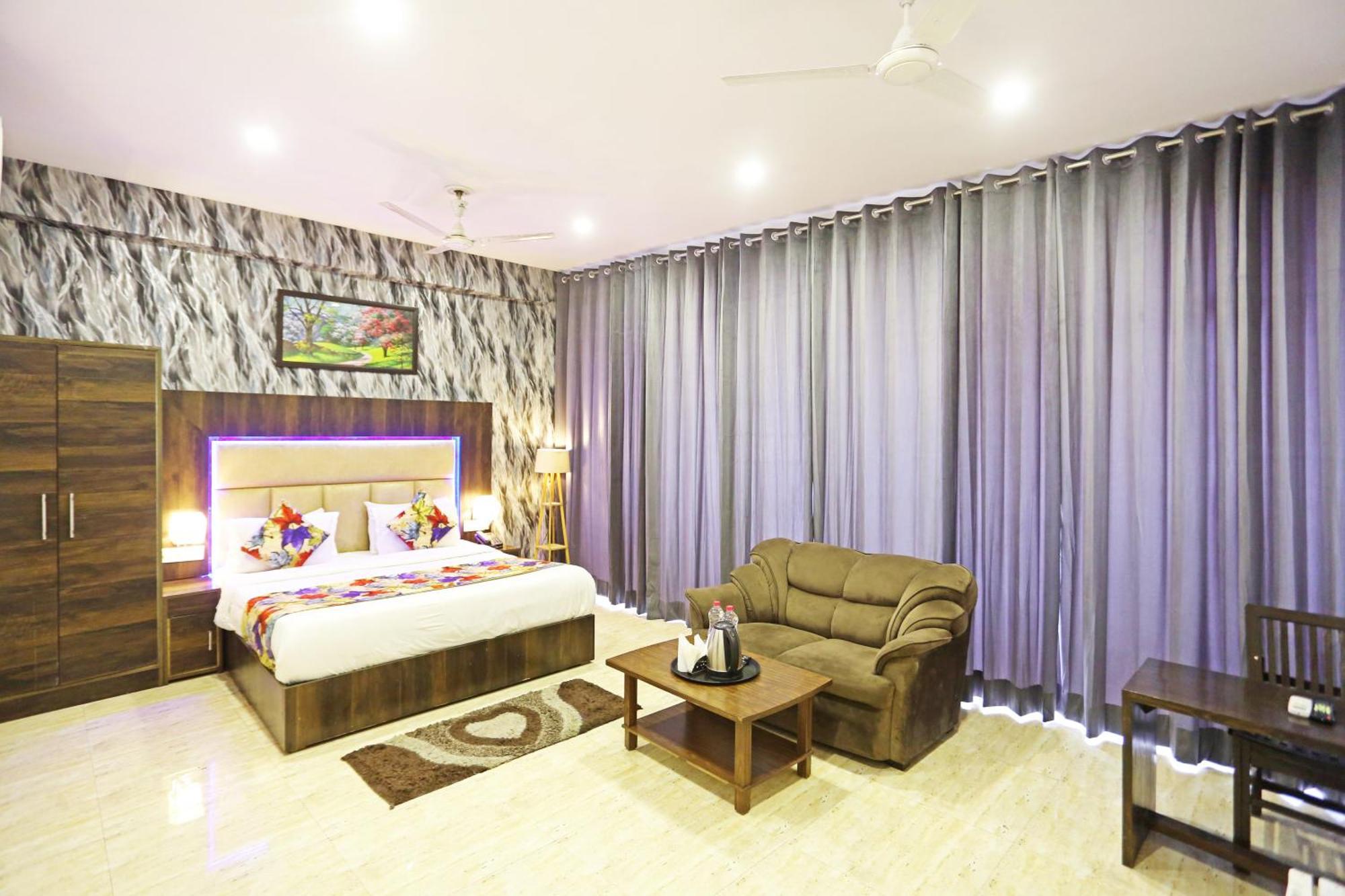 Hotel The Kiara Near Delhi Airport New Delhi Bagian luar foto