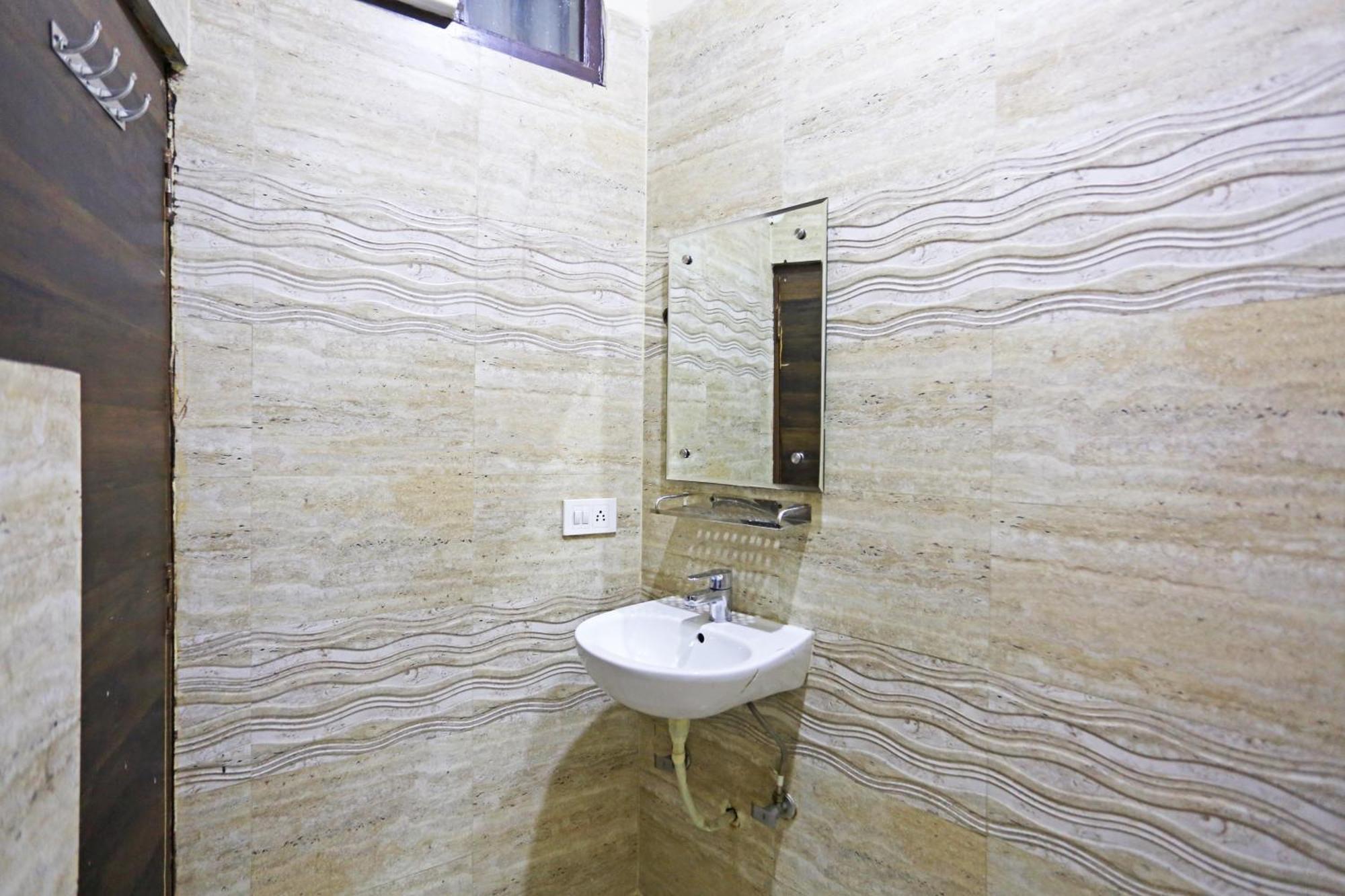 Hotel The Kiara Near Delhi Airport New Delhi Bagian luar foto