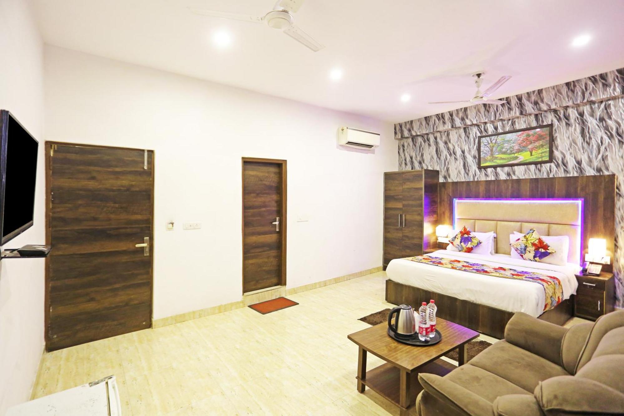Hotel The Kiara Near Delhi Airport New Delhi Bagian luar foto