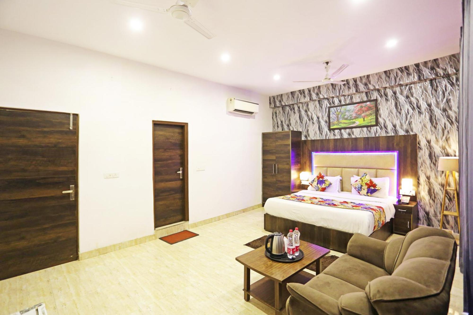 Hotel The Kiara Near Delhi Airport New Delhi Bagian luar foto