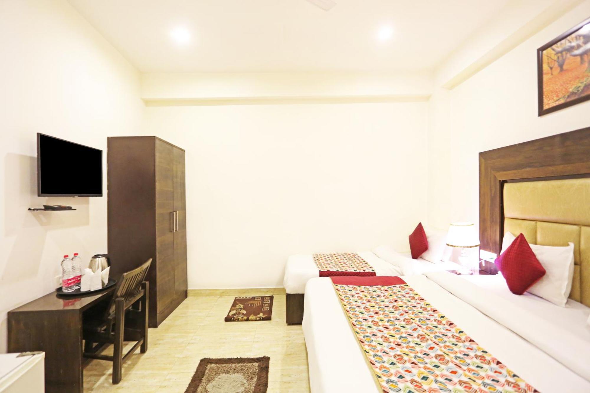 Hotel The Kiara Near Delhi Airport New Delhi Bagian luar foto