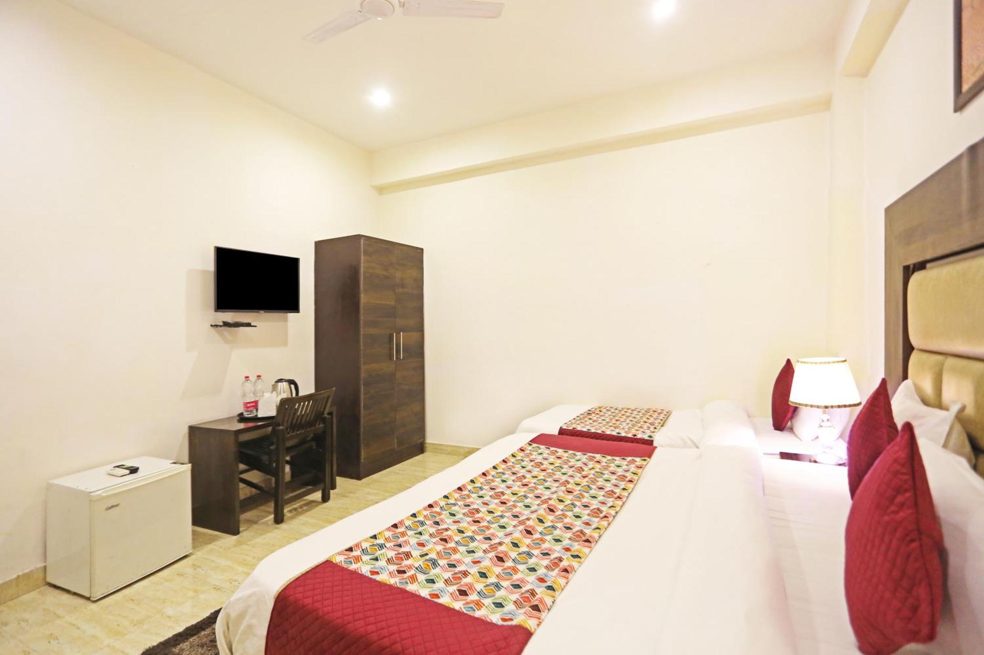 Hotel The Kiara Near Delhi Airport New Delhi Bagian luar foto