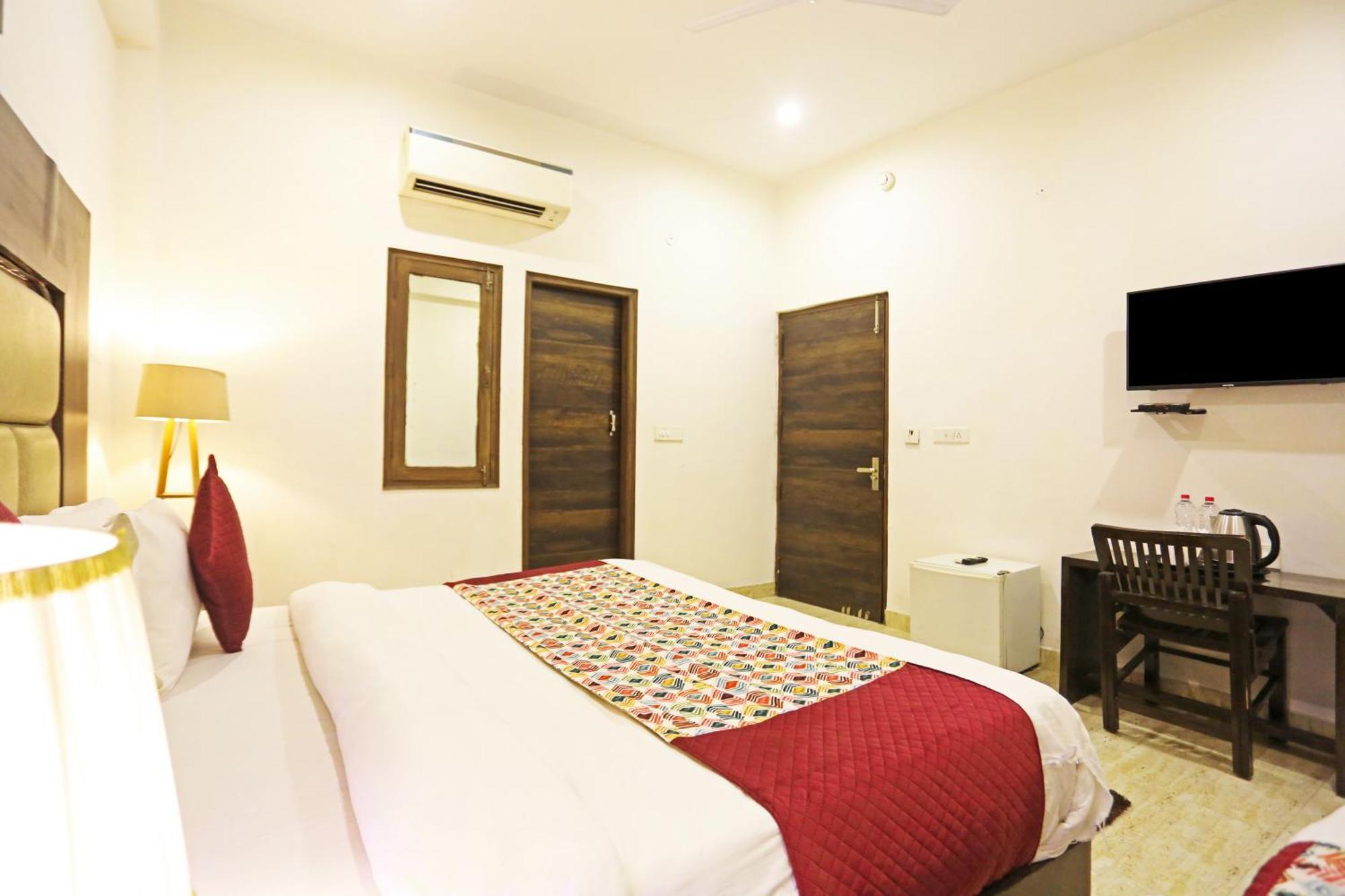 Hotel The Kiara Near Delhi Airport New Delhi Bagian luar foto