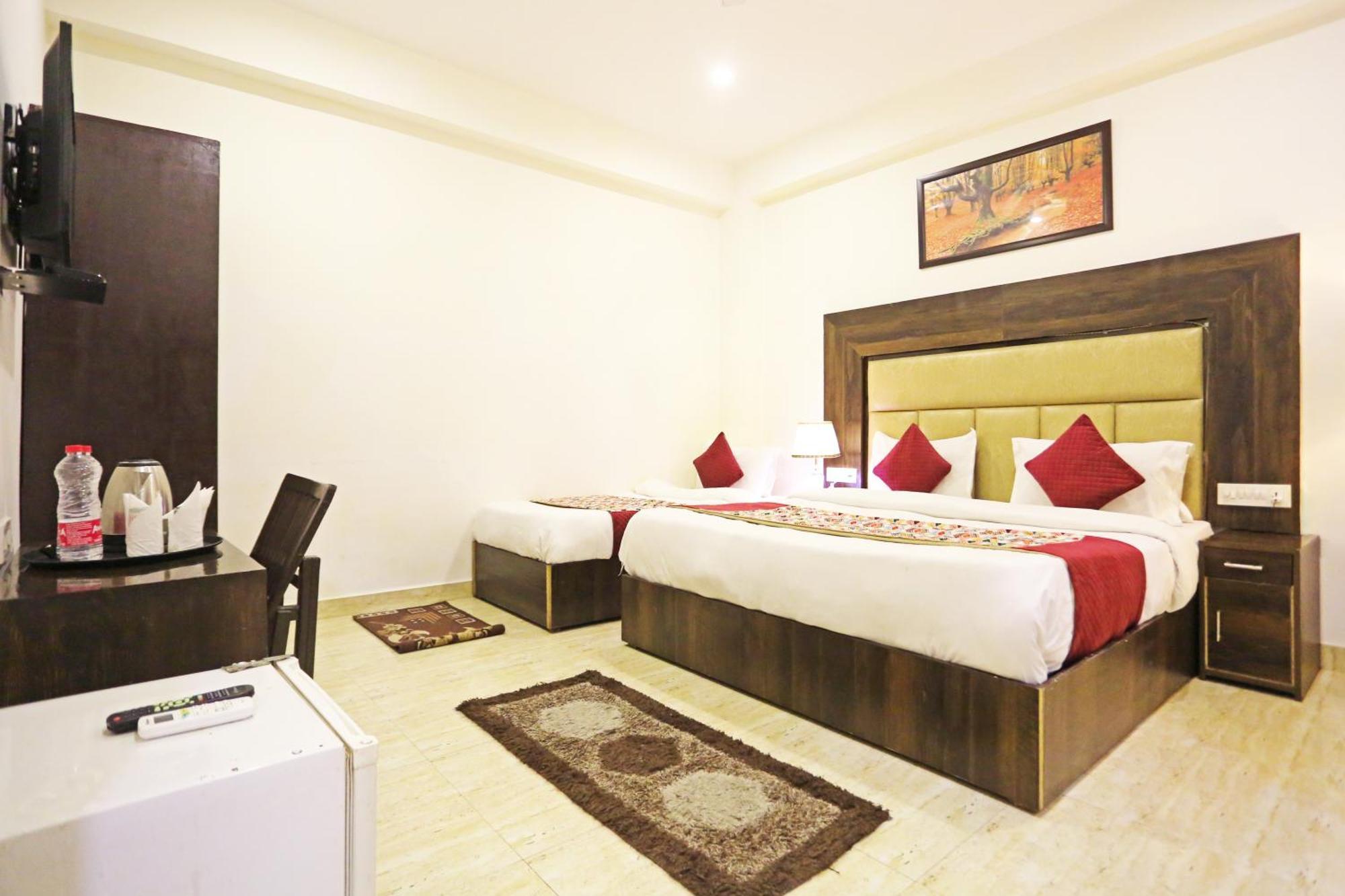 Hotel The Kiara Near Delhi Airport New Delhi Bagian luar foto